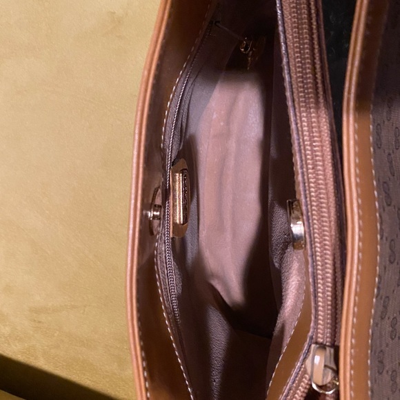 Gucci Vintage Bucket Bag - Picture 9 of 16